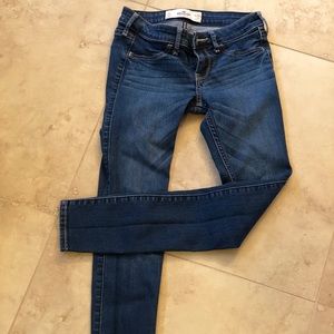 Hollister jeans 24x27 size 0 short
